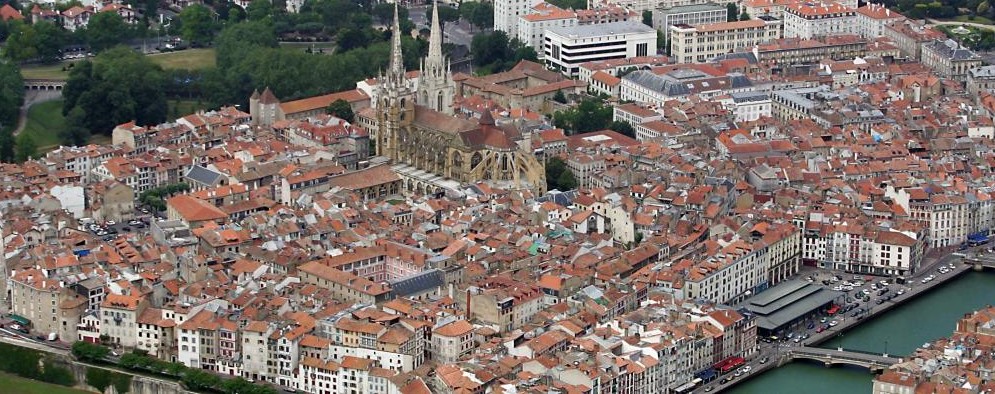 Pourquoi choisir Bayonne pour camper ?